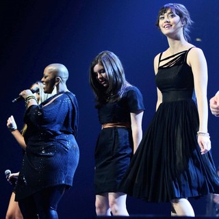 Dia Frampton in The Voice Live on Tour - davis-xenia-frampton-the-voice-live-on-tour-01
