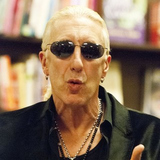 Dee Snider in Dee Snider Signs Copies of His Book Shut Up and Give Me the Mic
