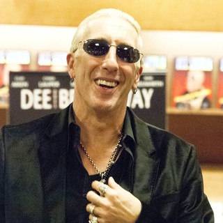 Dee Snider in Dee Snider Signs Copies of His Book Shut Up and Give Me the Mic