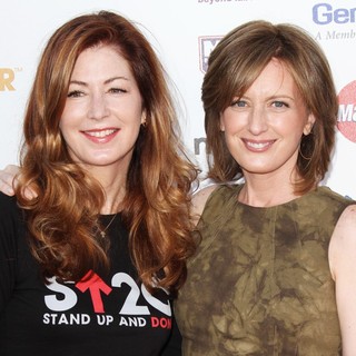 Dana Delany in Stand Up To Cancer 2012 - Arrivals - delany-sweeney-stand-up-to-cancer-2012-01