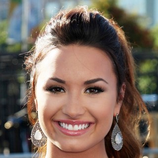Demi Lovato in 2011 Do Something Awards - Arrivals