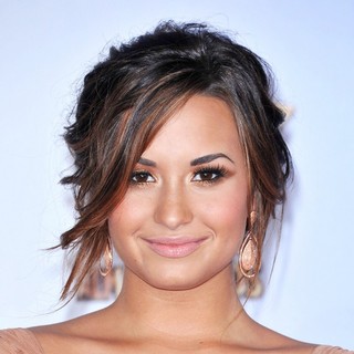 Demi Lovato in 2011 NCLR ALMA Awards - Arrivals