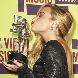Demi Lovato in 2012 MTV Video Music Awards - Press Room