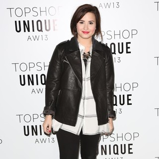 Demi Lovato in London Fashion Week - Autumn-Winter 2013 - Topshop Unique - Front Row - demi-lovato-london-fashion-week-autumn-winter-2013-02