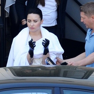 Demi Lovato Spotted on The Set of Her Music Video Heart Attack Sporting Black Painted Hands - demi-lovato-on-the-set-heart-attack-06