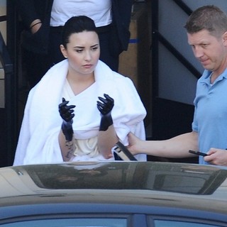 Demi Lovato Spotted on The Set of Her Music Video Heart Attack Sporting Black Painted Hands - demi-lovato-on-the-set-heart-attack-07