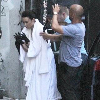 Demi Lovato Spotted on The Set of Her Music Video Heart Attack Sporting Black Painted Hands - demi-lovato-on-the-set-heart-attack-08