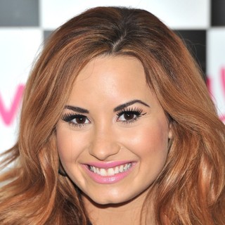 Demi Lovato in Demi Lovato Signs Copies of Her Album Unbroken