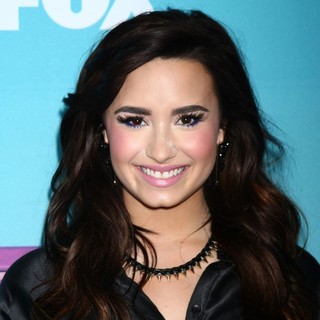 Demi Lovato in X Factor USA Finals Press Confrence - demi-lovato-x-factor-usa-finals-press-confrence-01