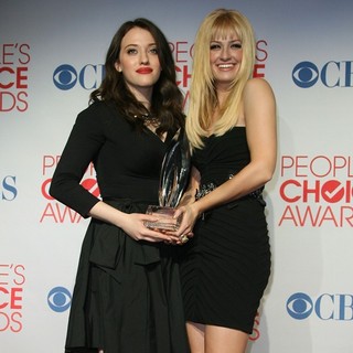 Kat Dennings, Beth Behrs in 2012 People's Choice Awards - Press Room