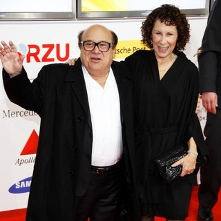 Danny DeVito, Rhea Perlman in The Goldene Kamera (Golden Camera) Awards