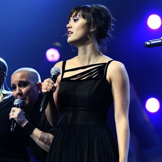 Dia Frampton in The Voice Live on Tour