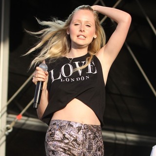 Diana Vickers Performs at The Lytham Proms - diana-vickers-performs-at-the-lytham-proms-03