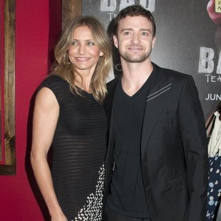 Cameron Diaz in World Premiere of Bad Teacher - Arrivals - diaz-timberlake-premiere-bad-teacher-04