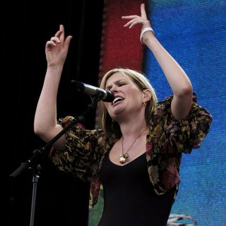 Dido in Live 8 Make Poverty History Concert