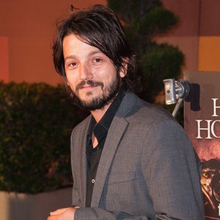 Diego Luna in Universal Studios Hollywood Halloween Horror Nights Eyegore Awards - Arrivals - diego-luna-halloween-horror-nights-eyegore-awards-01