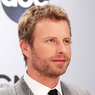 Dierks Bentley Picture 31  48th Annual CMA Awards  Red Carpet