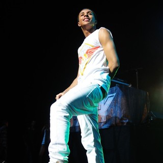 Diggy Simmons in Diggy Simmons Performs Scream Tour with The Next Generation Pt. 2