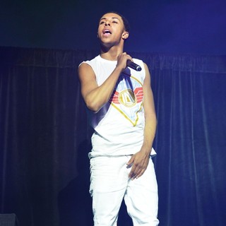 Diggy Simmons in Diggy Simmons Performs Scream Tour with The Next Generation Pt. 2