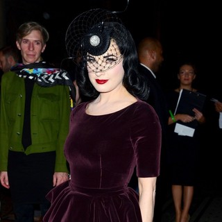 Dita Von Teese in London Fashion Week Spring-Summer 2013 - Philip Treacy - Front Row