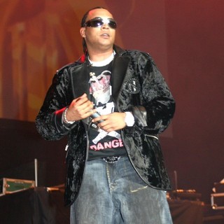 Don Omar Performing at The 2005 97.9FM Megaton Concert - don-omar-2005-97-9fm-megaton-concert-06