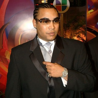Don Omar in The Premio Lo Nuestro Awards - don-omar-the-premio-lo-nuestro-awards-02