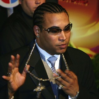 Don Omar in The Premio Lo Nuestro Awards - don-omar-the-premio-lo-nuestro-awards-03