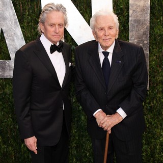 Michael Douglas, Kirk Douglas in 2012 Vanity Fair Oscar Party - Arrivals
