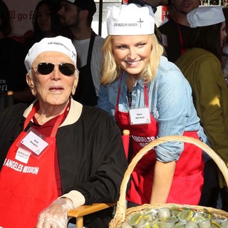 Malin Akerman in The Los Angeles Mission's Thanksgiving for Skid Row Homeless - douglas-akerman-thanksgiving-for-skid-row-homeless-01