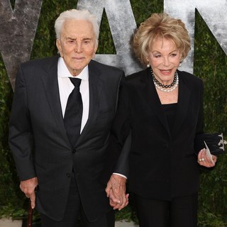 Kirk Douglas, Anne Buydens in 2013 Vanity Fair Oscar Party - Arrivals