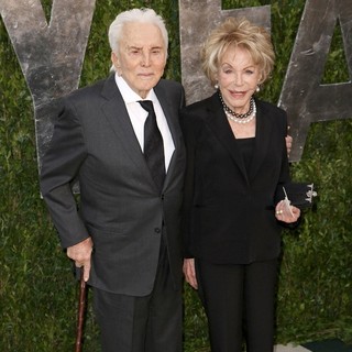 Kirk Douglas, Anne Buydens in 2013 Vanity Fair Oscar Party - Arrivals
