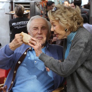 Kirk Douglas, Anne Buydens in 75th Anniversary of The Los Angeles Mission Serving Thanksgiving Dinner to The Homeless