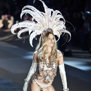 Doutzen Kroes in The 2012 Victoria's Secret Fashion Show - Inside