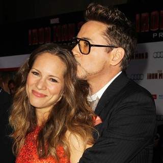 Robert Downey Jr. in Iron Man 3 Los Angeles Premiere - Arrivals - downey-jr-levin-premiere-iron-man-3-09