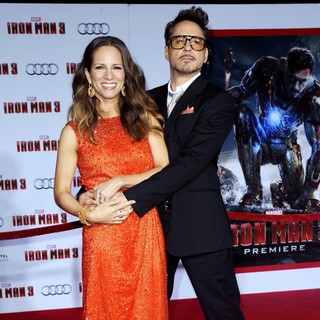 Robert Downey Jr. in Iron Man 3 Los Angeles Premiere - Arrivals - downey-jr-levin-premiere-iron-man-3-10