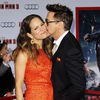 Robert Downey Jr. in Iron Man 3 Los Angeles Premiere - Arrivals - downey-jr-levin-premiere-iron-man-3-11