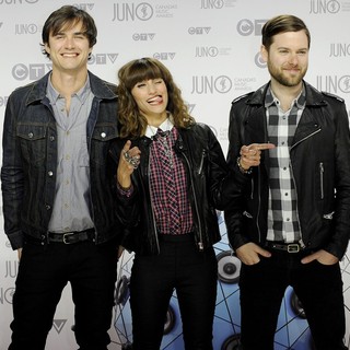Dragonette in 2012 JUNO Awards - Arrivals