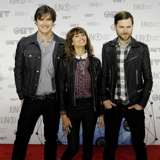 Dragonette in 2012 JUNO Awards - Arrivals
