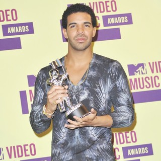Drake in 2012 MTV Video Music Awards - Press Room