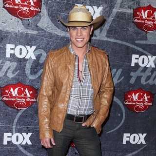 Dustin Lynch in 2012 American Country Awards - Arrivals - dustin-lynch-2012-american-country-awards-02