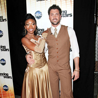 Brandy, Maksim Chmerkovskiy in 'Dancing with the Stars' Season 11 Premiere - Arrivals