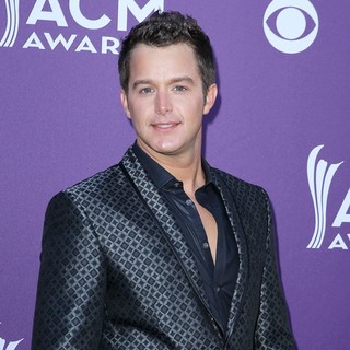 Easton Corbin in 2012 ACM Awards - Arrivals