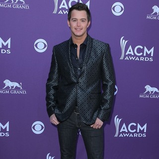 Easton Corbin in 2012 ACM Awards - Arrivals