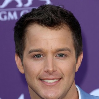 Easton Corbin in 48th Annual ACM Awards - Arrivals