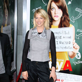 Jenna Elfman in Los Angeles Premiere of 'Easy A'
