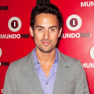 Ed Weeks in MundoFOX Launch Party: Let's Make History Together! - Arrivals - ed-weeks-let-s-make-history-together-01