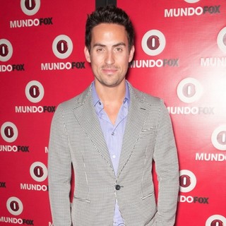 Ed Weeks in MundoFOX Launch Party: Let's Make History Together! - Arrivals - ed-weeks-let-s-make-history-together-02
