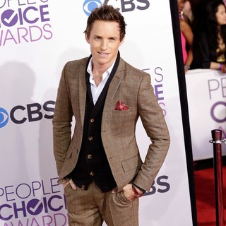 Eddie Redmayne in People's Choice Awards 2013 - Red Carpet Arrivals