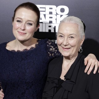 Jennifer Ehle in Los Angeles Premiere of Columbia Pictures' Zero Dark Thirty - ehle-harris-premiere-zero-dark-thirty-01