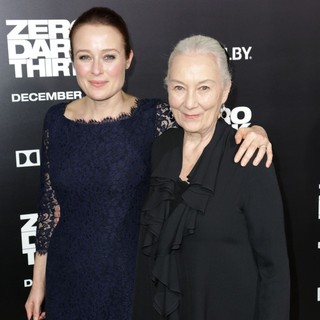 Jennifer Ehle in Los Angeles Premiere of Columbia Pictures' Zero Dark Thirty - ehle-harris-premiere-zero-dark-thirty-02